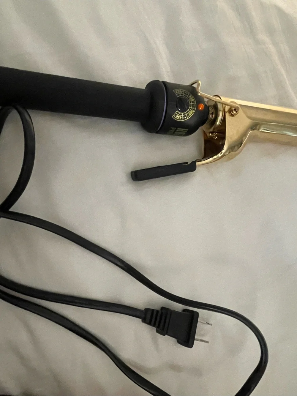 New in box with travel bag, Gold & Black 1 1/4” Long barrel pro curling iron.
